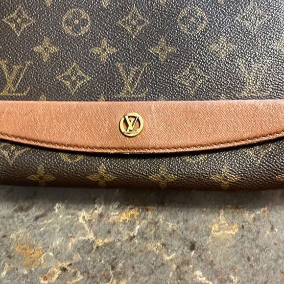 Louis Vuitton clutch/wristlet with unbranded crossbody chain - Picture 2 of 14